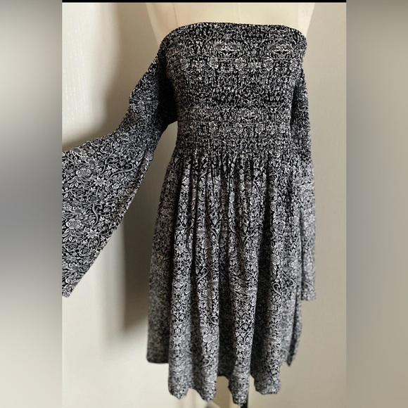 Retired! Black and White Abstract Floral Print Smocked Bell Sleeve Dress - Picture 4 of 6